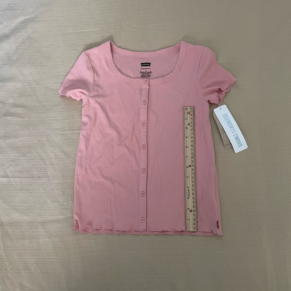 Girls pink Levi shirt in a kids size L. Never worn comes with tags!